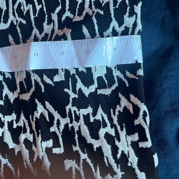 Roberto Cavalli dress SIZE S.Tent Dress
Black.Three-Quarter Sleeve with V-Neck. - Picture 13 of 16